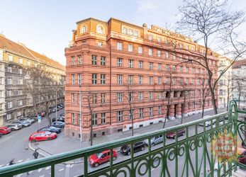 Praha, pronájem, designový zařízený byt 3+1, 99m2, balkon, Vinohrady, Slavíkova ulice