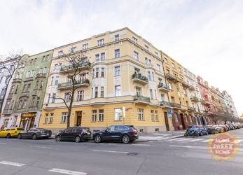 Praha, pronájem, designový zařízený byt 3+1, 99m2, balkon, Vinohrady, Slavíkova ulice