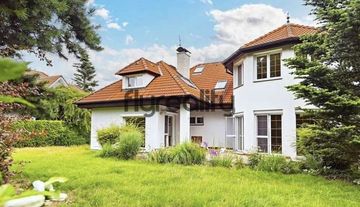 Nabízíme k pronájmu krásnou luxusní vilu 6+1, 351 m², na adrese Praha 4 - Točná.