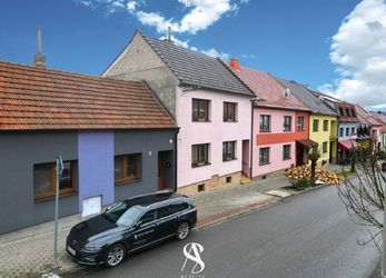 Prodej rodinného domu 5+1 s pozemkem 234 m² Dolní Němčí