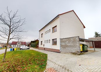 Byt 3+1 (117 m2) + terasa (9 m2) + garáž (17 m2) + kolárna (3 m2) + zahrada (175 m2)