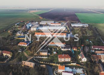 Výrobní areál se skladem - 2 000 m2, pozemek 14 611 m2, Bratkovice u Velvar