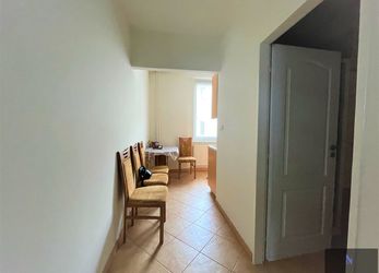 Prodej byt 2+1, OV, 3. patro, cihla, centrum, ul. nábřeží Jana Palacha, Karlovy Vary
