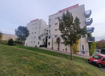 Pronájem bytu 1+kk/B, 44m², Praha 5 - Stodůlky, Wiedermannova, zařízený, garáž. stání