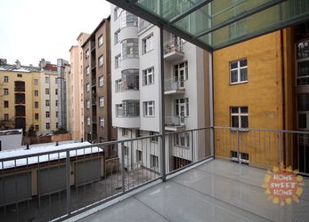 Praha, částečně zařízený byt k pronájmu 3kk(117m2 + 18m2 terasa) , ul. Laubova, Vinohrady, parkování