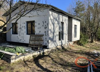 Prodej rozestavěné chaty, Lípová