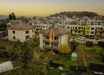 Prodej dvougeneračního rodinného domu se zahradou o CP 595 m2 v Jičíně - Čeřovka