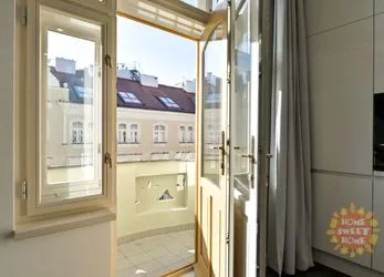 Praha, pronájem, luxusní nezařízený byt 4kk (163m2), balkón (2m2), 2x koupelna, Laubova-Vinohrady