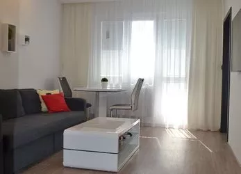 Jedinečný byt v minimalistickém stylu, 3+1/4L, Slaný, Stehlíkova ul.