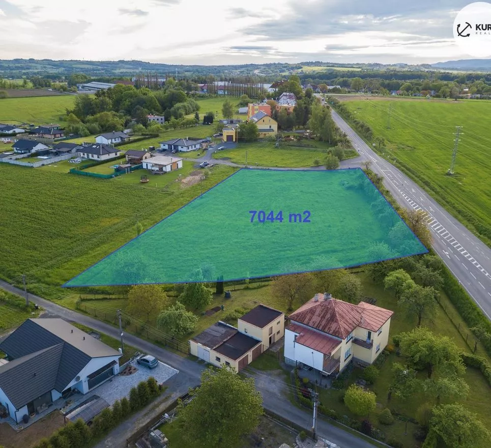 Pozemek pro komerční výstavbu "občanská vybavenost" o výměře 7044 m2 v obci Horní Tošanovice