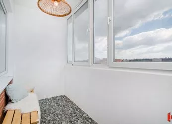 Prodej rekonstruovaného bytu 4+1 s balkonem a lodžií, Mělník