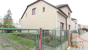 Prodej rodinného domu 240 m², pozemek 911 m², Příčná, Hradec Králové