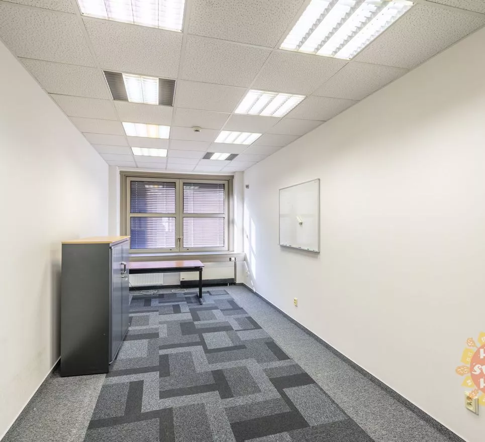 Kancelářské prostory k pronájmu (20,1m2) v areálu Green park, Poděbradská ulice, bez provize RK.