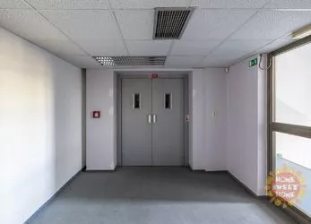 Kancelářské prostory k pronájmu (150m2) v areálu Green park, Poděbradská ulice, bez provize RK.