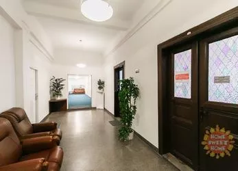Částečně zařízené kancelářské prostory, 20m2, ulice Petrohradská, Vršovice.