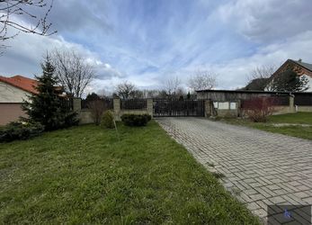Prodej stavební pozemek cca 1200m2, plot, okrasná zahrada, parkování, Andělská Hora