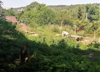 Prodej stavebního pozemku na zahradní domek 40m2, se studnou ve Slaném; stavební místo ve Slaný