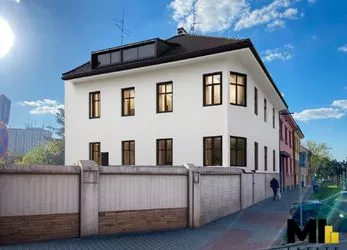 Prodej nemovitosti s investičním potenciálem, Hradec Králové, pozemek 470m2