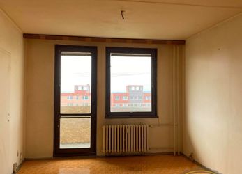 Prodej bytu k rekonstrukci 3+1 s lodžií a sklepní kójí - Praha 7 - Troja