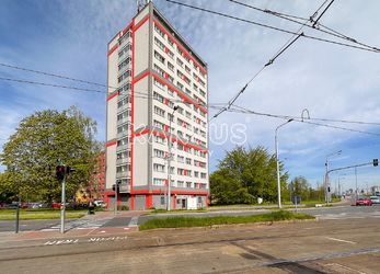 Pronájem bytu 3+1 (59m2) s lodžií na ulici Výškovická v Ostravě-Zábřehu
