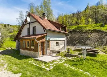 Nabízíme k prodeji RD v obci Prostřední Bečva s pozemky o výměře 21278 m2
