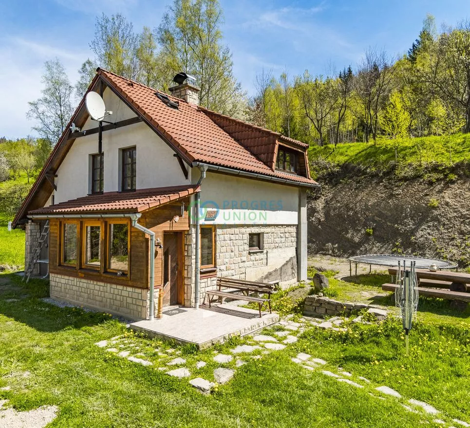 Nabízíme k prodeji RD v obci Prostřední Bečva s pozemky o výměře 21278 m2