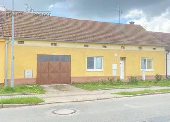 Prodej RD s garáží a zahradou v obci Hrabětice za 4 716 751 Kč.