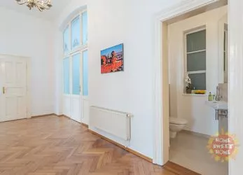 Praha, prostorný nezařízený byt 5+1 (250 m2), Italská, Vinohrady, balkon, 2 koupelny