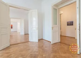 Praha, prostorný nezařízený byt 5+1 (250 m2), Italská, Vinohrady, balkon, 2 koupelny