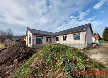 Prodej rodinného domu o užitné ploše 256 m², pozemek 1 004 m² Předslav - Makov, okres Klatovy