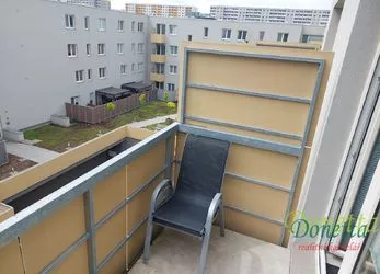 Prodej nového slunného bytu 1+kk, balkón, komora, parkování - Hradec Králové