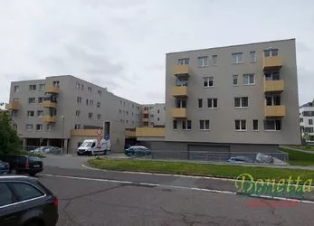 Prodej nového slunného bytu 1+kk, balkón, komora, parkování - Hradec Králové