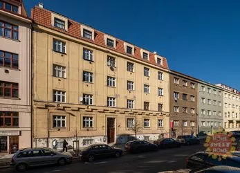 Praha 3, světlý zařízený byt 1+1 (35m2) k pronájmu, Jeseniova ulice - Žižkov