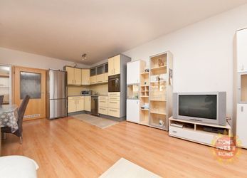 Praha, komfortně zařízený byt 3+kk k pronájmu, 84 m2, terasa, Holešovice, Osadní ul., od září
