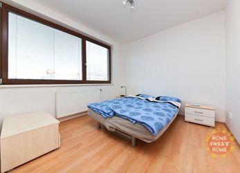 Praha, komfortně zařízený byt 3+kk k pronájmu, 84 m2, terasa, Holešovice, Osadní ul., od září