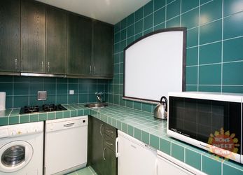Zařízený prostorný byt  3+1 k pronájmu, 2 koupelny, Praha 2 -  Nové Město, ulice Odborů, 102 m2