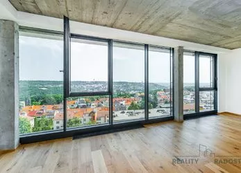 Exkluzivní byt 3+kk v industriálním stylu s panoramatickým výhledem na celou Prahu - Praha 5