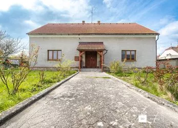 Prodej zajímavého rodinného domu 4+1, 175 m2, pozemek 1 289 m2, 6 690 000,- Kč, Chotětov