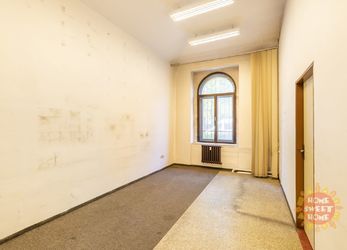 Nezařízené kancelářské prostory 106 m2 k pronájmu, ulice Korunovační, Praha 7.