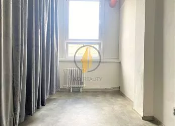 Pronájem nebytového prostoru o CP 8 m2 v zavedeném a žádaném kadeřnictví v Jičíně