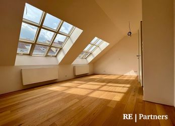 Novostavba, mezonetový dvoupodlažní designový byt 3kk s terasou v luxusní Rezidenci na Vinohradech