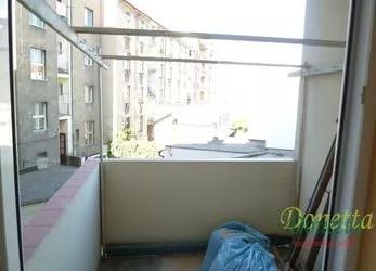 Pronájem pěkného zrekonstruovaného bytu 3+1 (90 m2) s balkónem – centrum HK