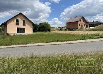 Prodej zasíťovaného stavebního pozemku v Brandýsku, 819 m2