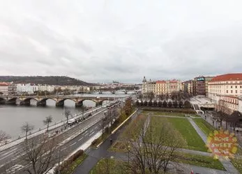 Pronájem Praha, luxusní apartmán, mezonet 5+1 (250m2), terasa, zimní zahrada, Rašínovo Nábřeží