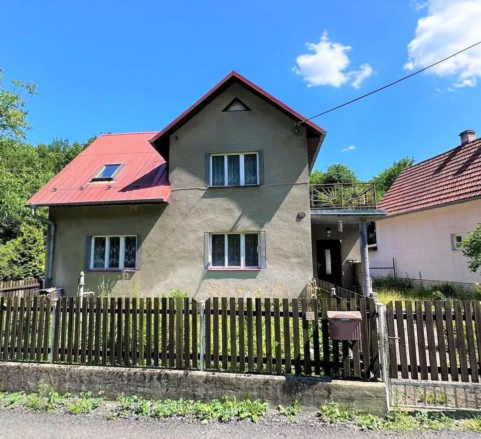 Prodej RD o velikosti 80 m2, na pozemku o velikosti 660 m2 v obci Růžďka, Zlínský kraj.