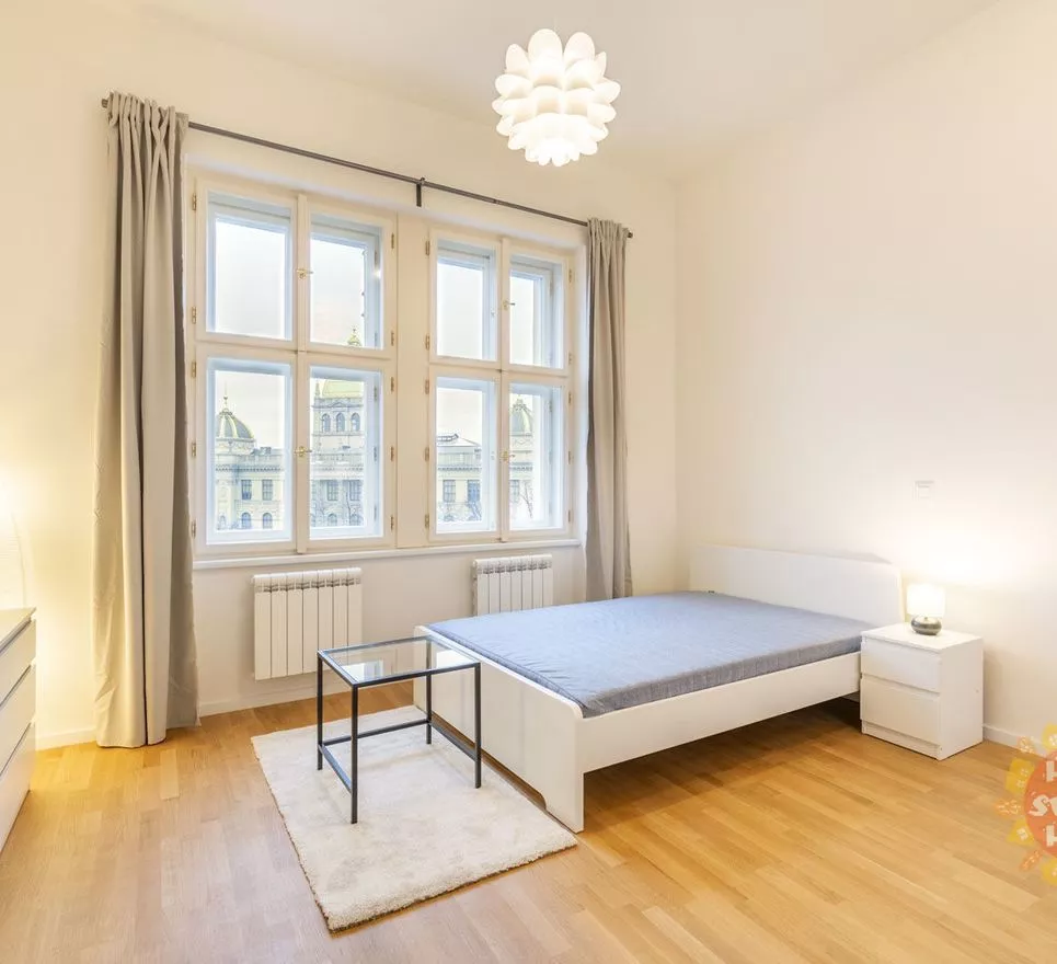 Praha 1, plně vybavený apartmán 1+kk (42 m²) k pronájmu, luxusní lokalita- Čelakovského sady