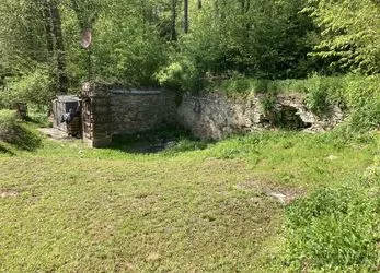 Opravená chata ve Štítarech u Vranovské přehrady