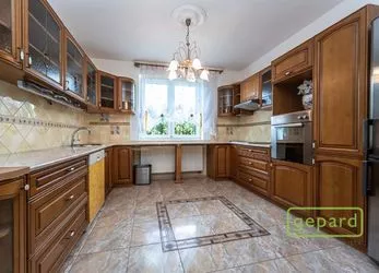 Prodej rodinného domu 321 m2, Křižatky - Dvůr Králové, pozemek 1 375 m2