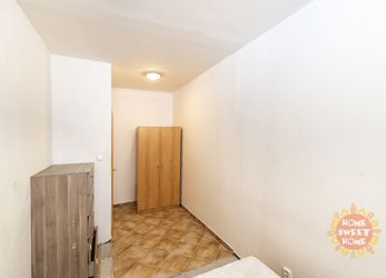 Kladno, světlý nezařízený byt 2+kk k pronájmu (45 m2), ulice O. Peška.