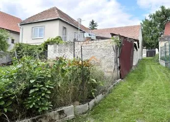 Prodej rodinného domu s garáží, dvorem a zahradou v obci Násedlovice, okres Hodonín